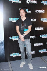 组图：何佩瑜计划泰国冲浪 想带张柏文出游