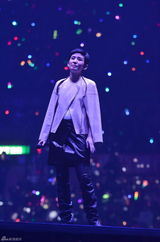 组图：刘德华够硬招吴君如集邮 林子祥亮相红馆追债