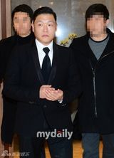 组图：韩国歌手林尹泽去世 鸟叔PSY回国吊唁