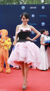 组图：周楚楚华鼎绽放 造型美艳仿若花仙子