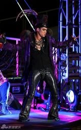 幻灯图集：美偶冠军亚当-兰伯特洛杉矶性感开唱