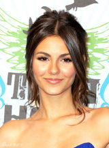 高清组图：青少年选择奖 维多利亚蓝裙性感迷人