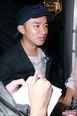 组图：候选港姐20强拉票会 王祖蓝曝牙缝有菜渣