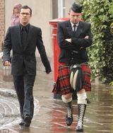 幻灯：英国时尚设计师亚历山大-麦昆生前和明星合影