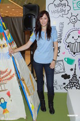 高清图：琦琦曝任达华为女儿学弹琴 MCJin望做父亲