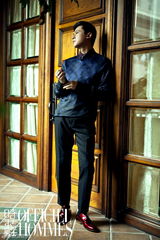 组图：朱雨辰登《时装男士》尝试不同风格衬衫