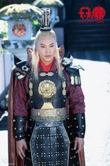 组图：《天天有喜》谭耀文化身招财金蟾