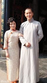 组图：韩栋《爱情悠悠》热拍 娶六房太太享艳福