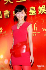 幻灯图：英皇群星出席春茗晚宴 Twins再度“合体” 