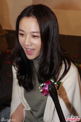 组图：汤唯香港支持父亲画展