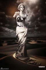 组图：群星赤裸上阵拍慈善写真 Selina伤前作品曝光