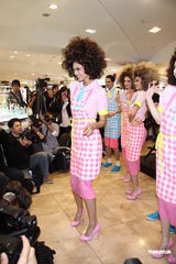 组图：林嘉绮霹雳娇妻装扮抢眼 与老公尚在蜜月期