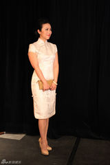 组图：国际明星滑雪节慈善晚宴红毯