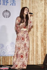 组图：范玮琪温暖献唱 袁咏琳热舞秀曲线