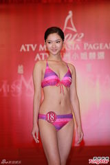 组图：候选亚姐泳装亮相 韩国选手压鼻否认整容