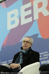 组图：柏林电影节发布会 主席科斯里克现身