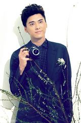 组图：李易峰拍杂志写真 时尚个性释放活力