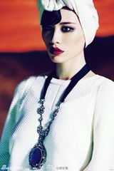 组图：汪峰旧爱绷带装露沟 不祝福章汪恋情