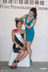 组图：朱晨丽超低装谷胸抢镜 张名雅表弟被屈为男友