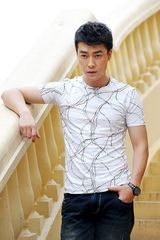 组图：《贤妻》厦门热拍 乔大韦微笑温暖