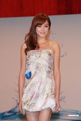 组图：20位亚姐性感亮相秀美腿 否认被逼剃毛