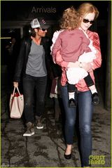 组图：妮可基德曼全家温馨 两个女儿美丽可爱