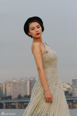 高清图：高圆圆韩国拍摄芭莎大片工作花絮3