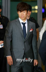 幻灯图：少女时代等参加欢迎韩国队回国仪式 