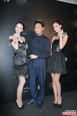 组图：张智霖避谈吸金八千万 已与唱片公司续约