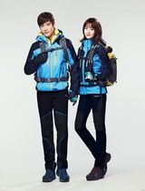 高清组图：李秉宪吴涟序拍户外服情侣写真