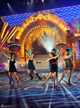 高清：新《红楼梦》演员秀舞 大小宝玉跨时空相遇