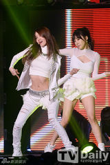 组图：少时等热爆首尔歌谣大奖 EXO大赢洒泪