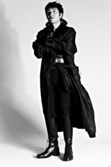 组图：陈坤登杂志封面 罕见露臂部纹身野性神秘