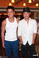 组图：TVB众星出席饭局 罗仲谦无袖上阵大秀肌肉