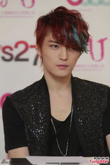 组图：韩星金在中开发布会 优雅亮相帅气魅惑