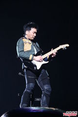 组图：五月天“末日”开唱 5万人朝圣支持