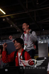 组图：刘德华伦敦频频卖萌 称无人偷拍很开心