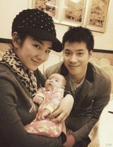 星星档案：盘点黄奕与老公黄毅清昔日甜蜜瞬间