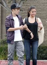 组图：赛琳娜自由出入比伯家疑再度复合