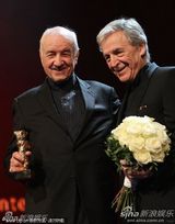 《音乐盒》首映礼 斯塔尔获授“终身成就奖”奖杯