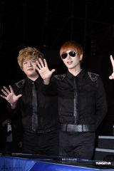 高清图：韩国五大组合天团开唱 SJ压轴掀高潮 