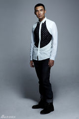 组图：张铎型男风格写真英姿飒爽