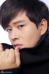 组图：黄明阳光生活写真 纯净清新展大男孩笑容