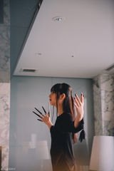 组图：佐佐木希褪去清纯可爱挑战冷艳吸血鬼