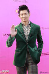 组图：吴君如力挺曾志伟 胡杏儿不急发展新感情