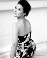 组图：高圆圆登杂志封面 畅谈未来有无限可能