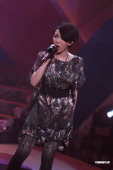 组图：《劲歌金曲》录影 泳儿钟舒漫郑融齐现身