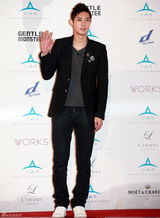 组图：SJ东方神起2PM等出席UAM开业派对