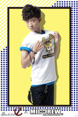 高清图：张一山入学转型潮男 街头造型显青春时尚