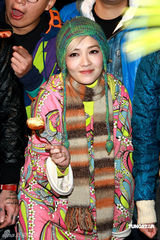 幻灯图集：范晓萱另类装扮现身 举办烧烤音乐会